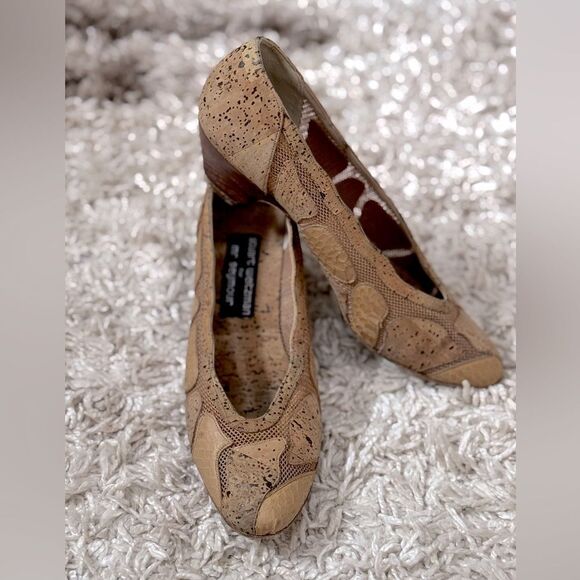 Vintage STUART WEITZMAN for Mr Seymour Puzzle Tan Cork Mesh Low Kitten Heel 7M - Picture 1 of 14